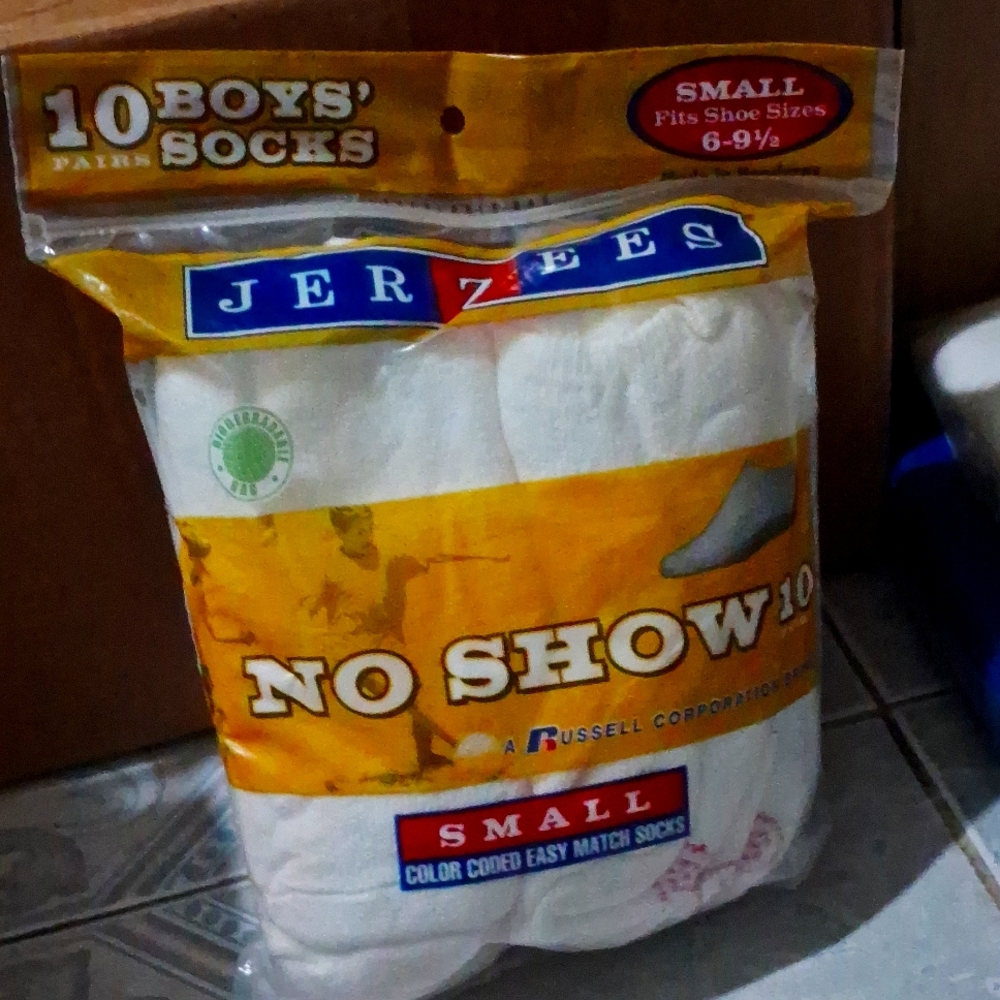 10 pair boys socks